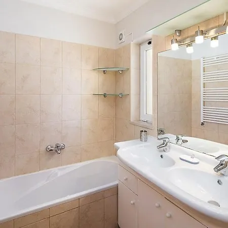 ヴィラ Beautiful Algarve 3 Bedrooms Amarela Private Pool & 10 Minute Walk From Beach Carvoeiro カルヴォエイロ