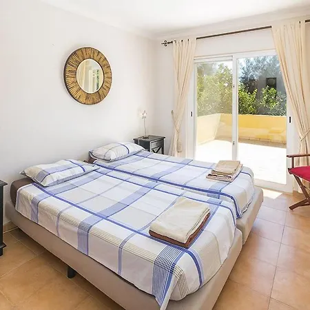 ヴィラ Beautiful Algarve 3 Bedrooms Amarela Private Pool & 10 Minute Walk From Beach Carvoeiro カルヴォエイロ