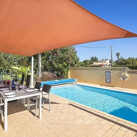 Beautiful Algarve 3 Bedrooms Amarela Private Pool & 10 Minute Walk From Beach Carvoeiro Villa *