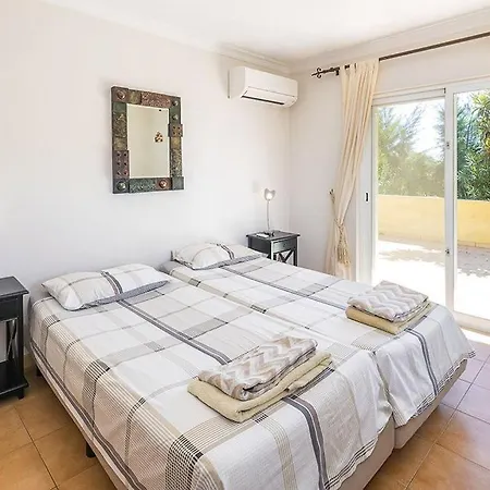 Beautiful Algarve 3 Bedrooms Amarela Private Pool & 10 Minute Walk From Beach Carvoeiro